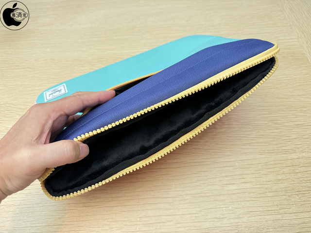 Herschel Anchor Sleeve for 13インチと14インチMacノートブック - マルチカラー