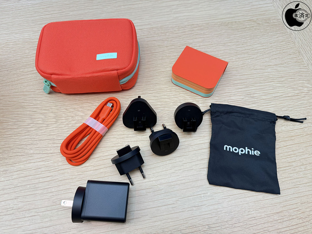 mophie 3-in-1 travel charger（MagSafe対応）- オレンジ