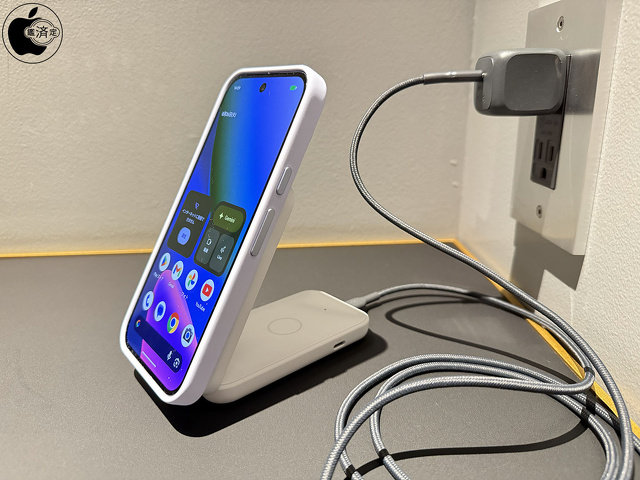 Google Pixel 10：Belkin UltraCharge 2-in-1 Foldable Magnetic Charger with Qi2 25W