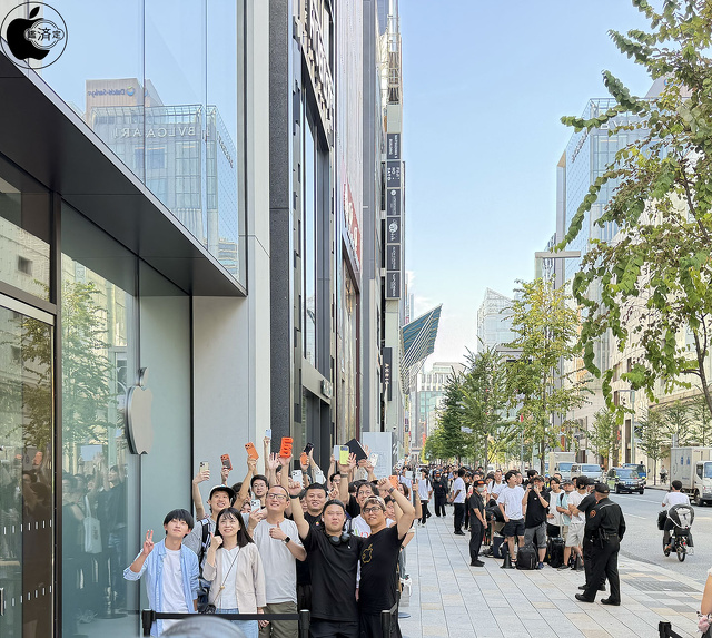 Apple銀座グランドオープンの先頭集団