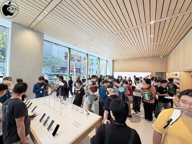 Apple 銀座の1階フロア