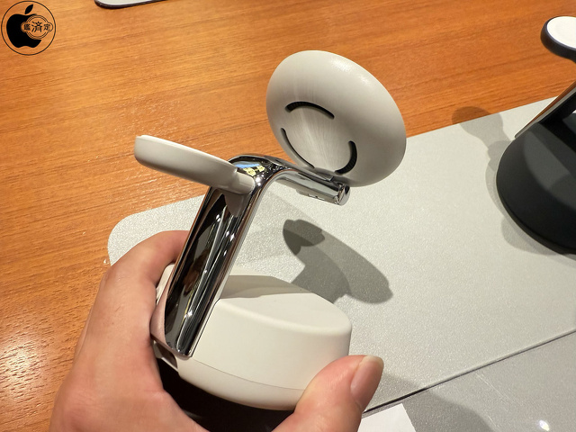 Belkin UltraCharge Pro 3-in-13-in-1 Magnetic Charging Dock