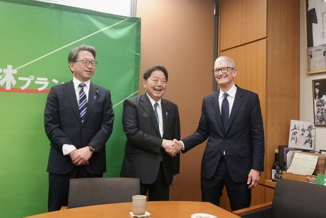 平将明デジタル大臣、林芳正内閣官房長官、Tim Cook CEO