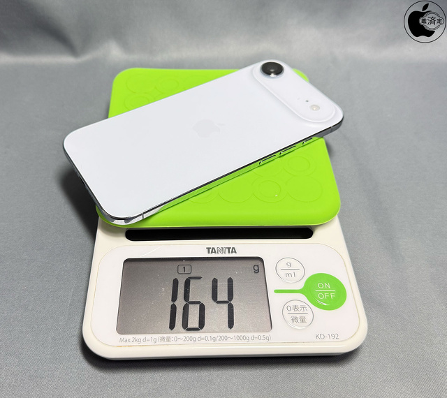 iPhone Air：164g