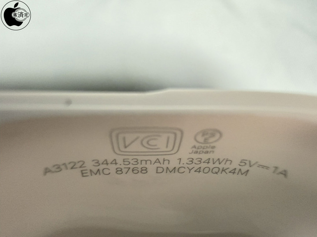 AirPods Pro 3用MagSafe充電ケース（USB-C）