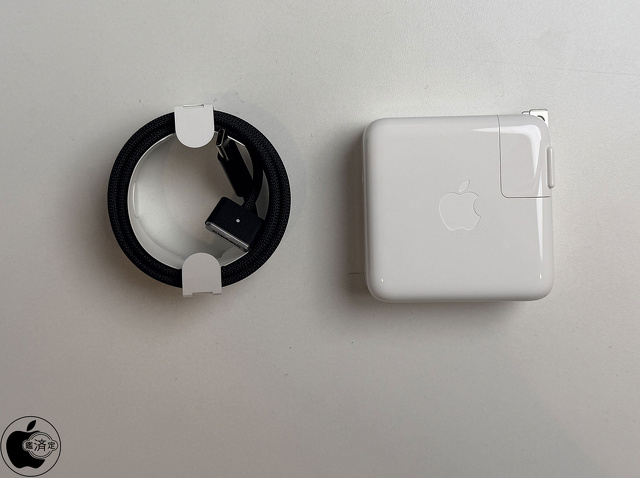 Apple 70W USB-C電源アダプタ