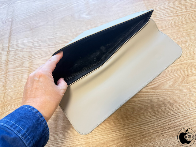 Rains 16インチPuffer Laptop Cover for MacBook