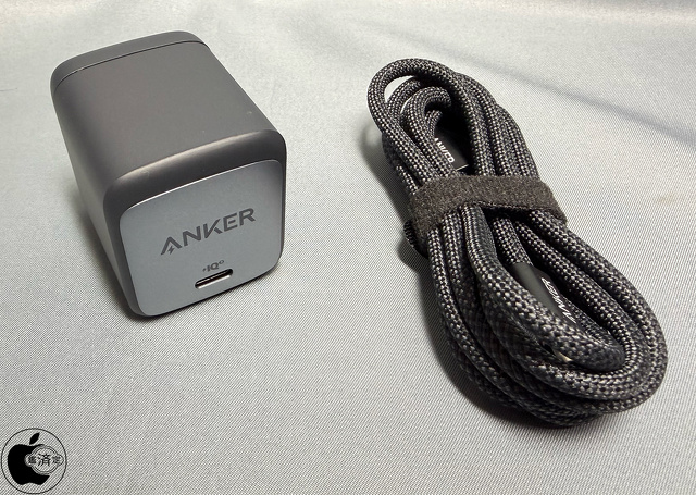 Anker Nano II 65W：Anker Zolo USB-C & USB-C ケーブル (240W, 高耐久ナイロン)