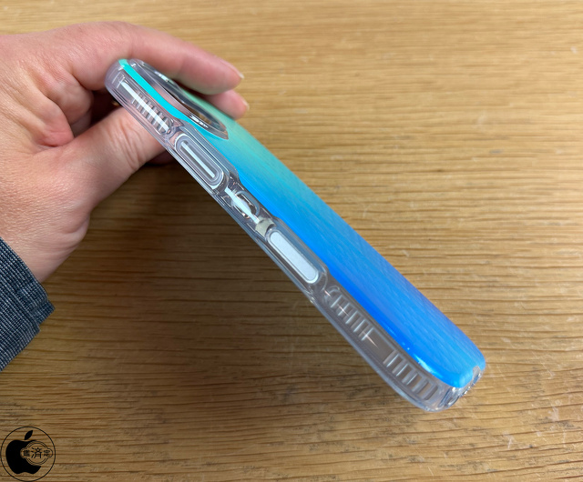 Tech21 FlexQuartz Case for iPhone 17（MagSafe対応）Ombre