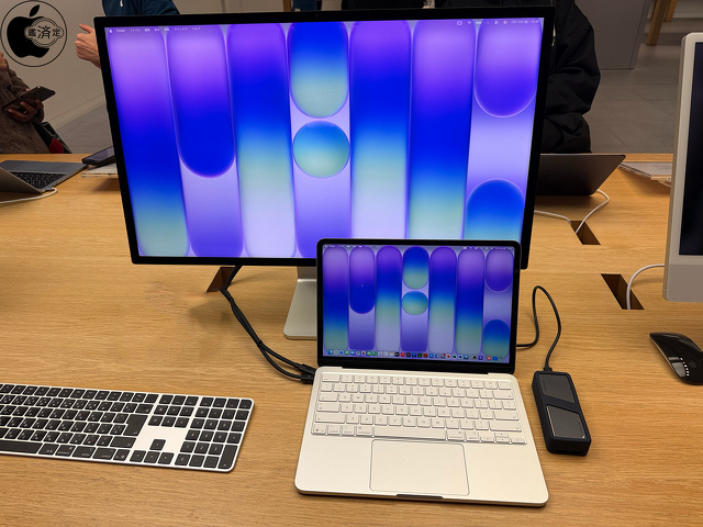 MacBook Neo (13-inch, A18 Pro)：Apple Studio Display (2026)