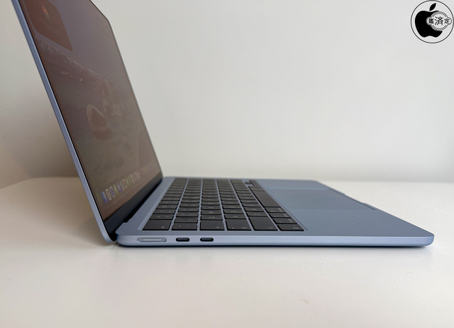 MacBook Air (13-inch, M5, 2026)の左ポート
