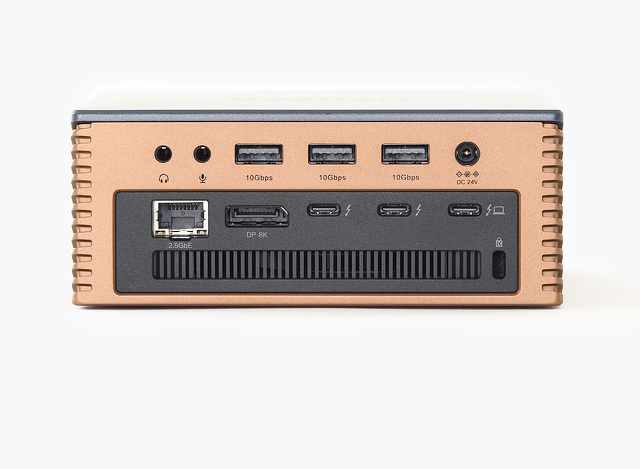 UGREEN Maxidok 17-in-1 Thunderbolt 5 ドッキングステーション