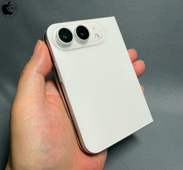 iPhone Fold dummy model
