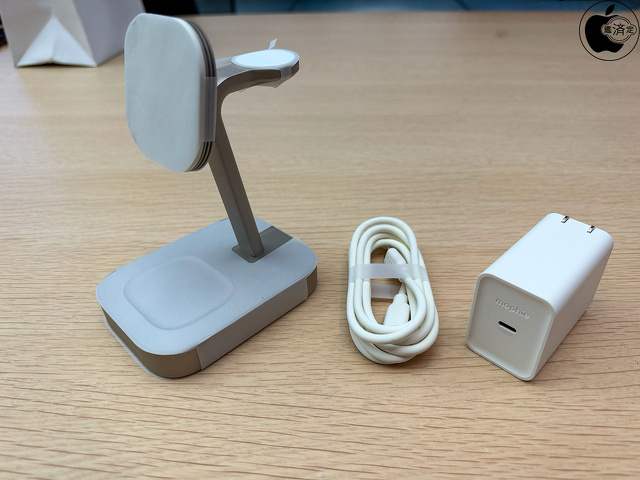 mophie 4-in-1 Wireless Charge Stand