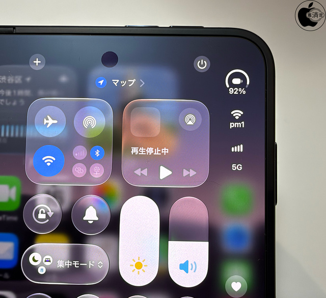 iPhone Duo：インナーアンダーディスプレイFaceTimeカメラ