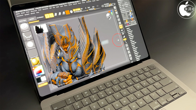 MacBook Pro（PROLED XDRディスプレイ）