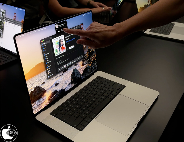 MacBook Pro（PROLED XDRディスプレイ）