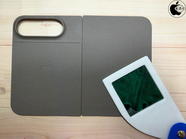 Apple スタンド付きiPhone Duo フォリオ：マグネット