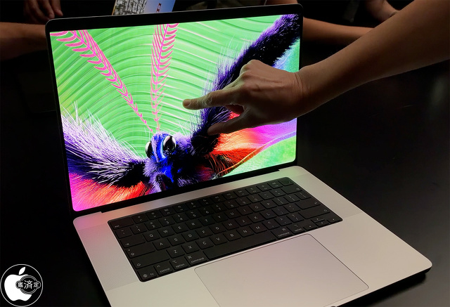 MacBook Pro（PROLED XDRディスプレイ）