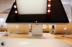 底面にスピーカーがある