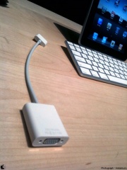 iPad Dock Connector - VGAアダプタ