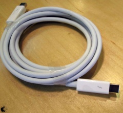 Apple Thunderboltケーブル