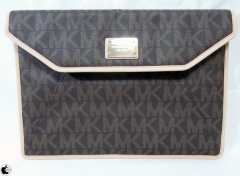 Michael Kors 13インチ Slim Sleeve for MacBook Air